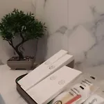 Eden Boutique - Garden & Spacious