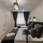 Eden Boutique - Garden & Spacious Apartamento