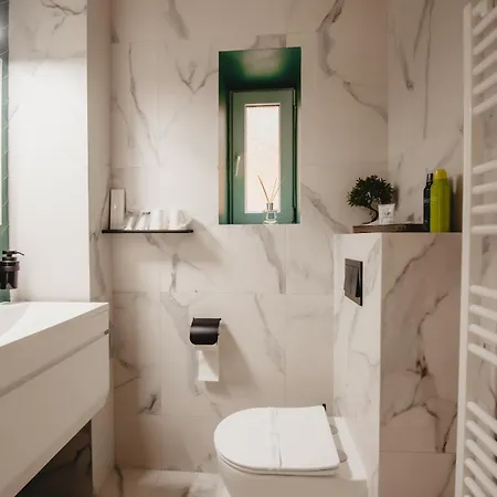 Eden Boutique - Garden & Spacious Apartment *