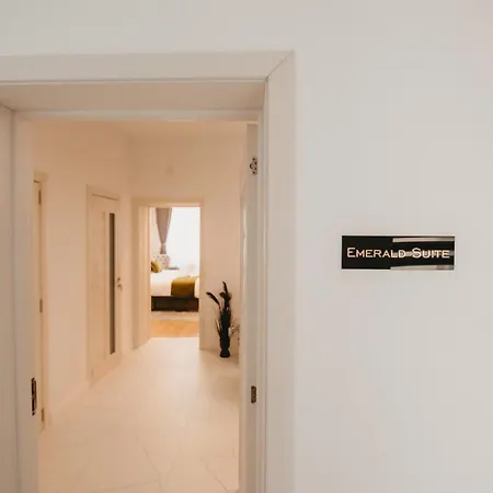 Eden Boutique - Garden & Spacious Apartment Cluj-Napoca