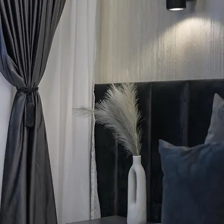 Eden Boutique - Garden & Spacious Apartamento