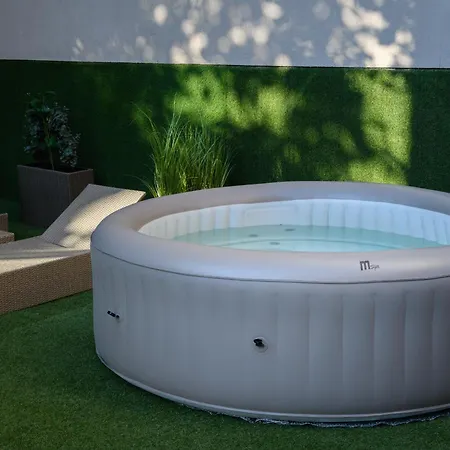 Eden Boutique - Garden & Spacious Apartment Cluj-Napoca