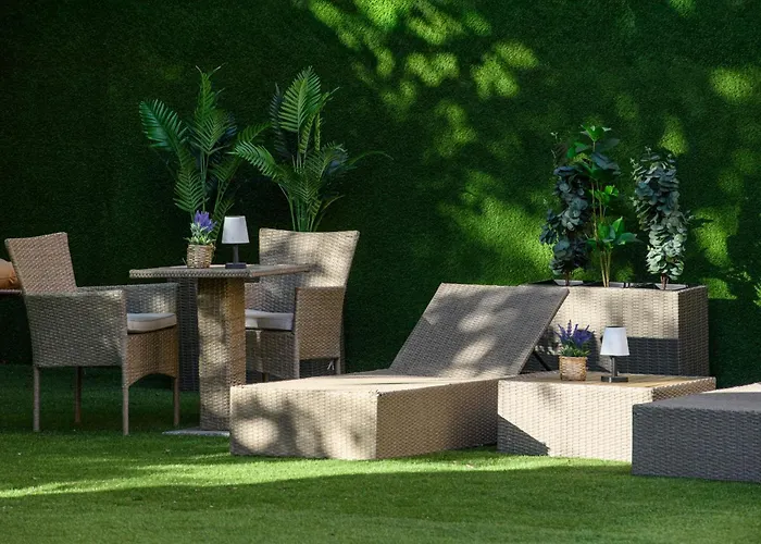 Eden Boutique - Garden & Spacious Apartmán