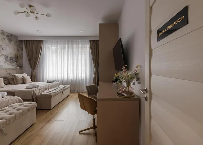 Eden Boutique - Garden & Spacious Apartmán